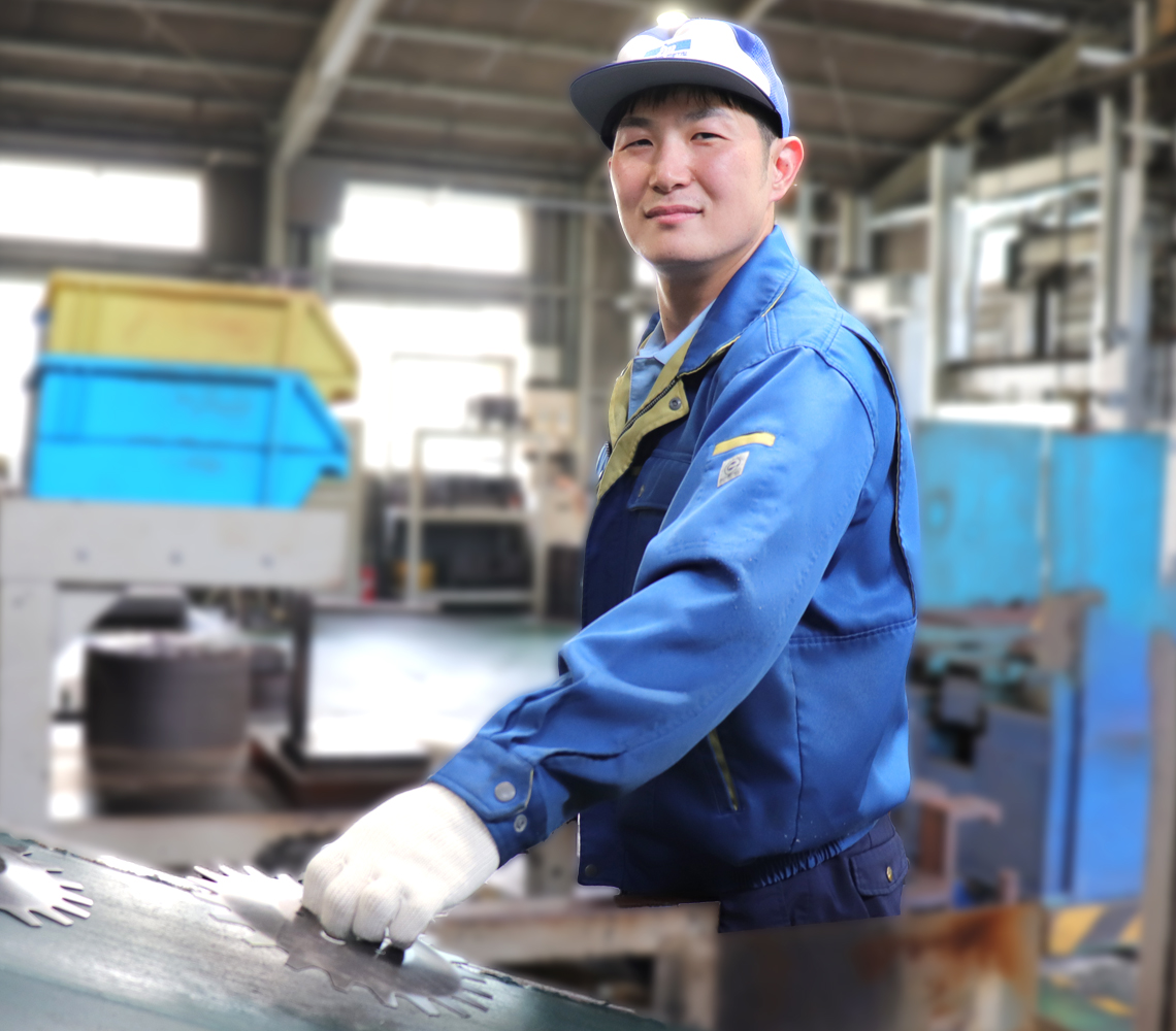 作業を確認しながら業務を行う様子
